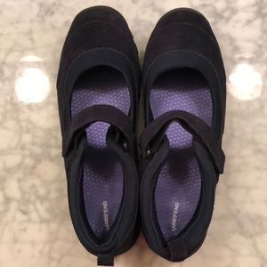 NWOT! Girl’s Lands’ End Mary Jane shoes